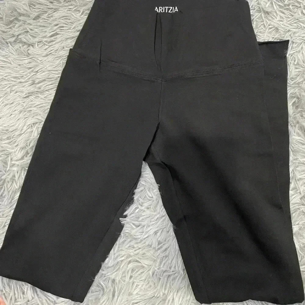 Aritzia 2 T-shirts and Black Legging Set - Picture 3 of 12